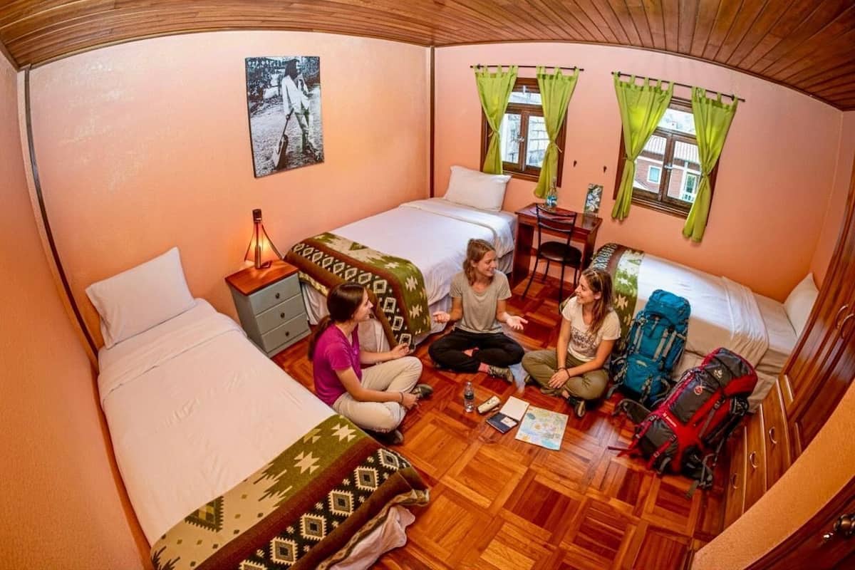 Basic Triple Room, 3 Single Beds (Baño Compartido) | 1 bedroom, premium bedding, down duvets, pillow-top beds