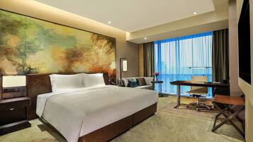 Zimmersafe, Schreibtisch, laptopgeeigneter Arbeitsplatz