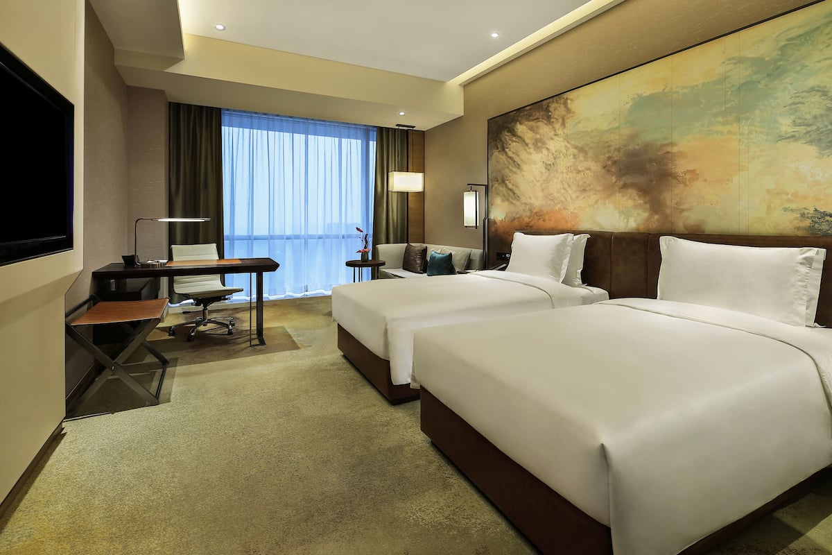 In-room safe, desk, laptop workspace, soundproofing
