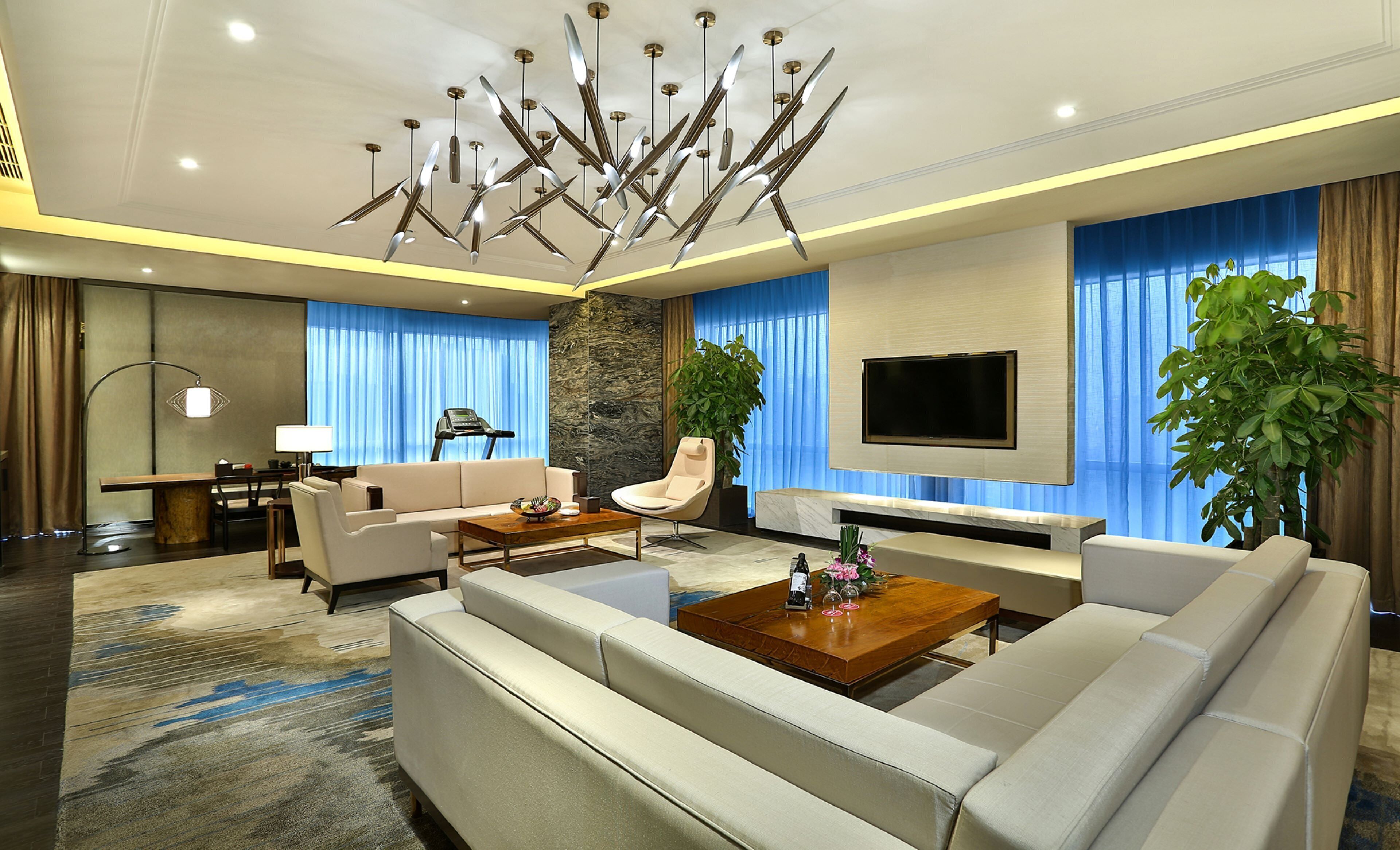 Zimmersafe, Schreibtisch, laptopgeeigneter Arbeitsplatz