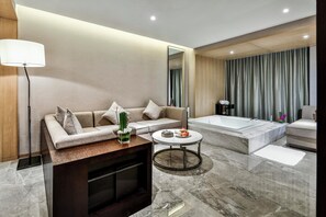 In-room safe, desk, laptop workspace, soundproofing - Crowne Plaza Chengdu Wenjiang by IHG (Chengdu)