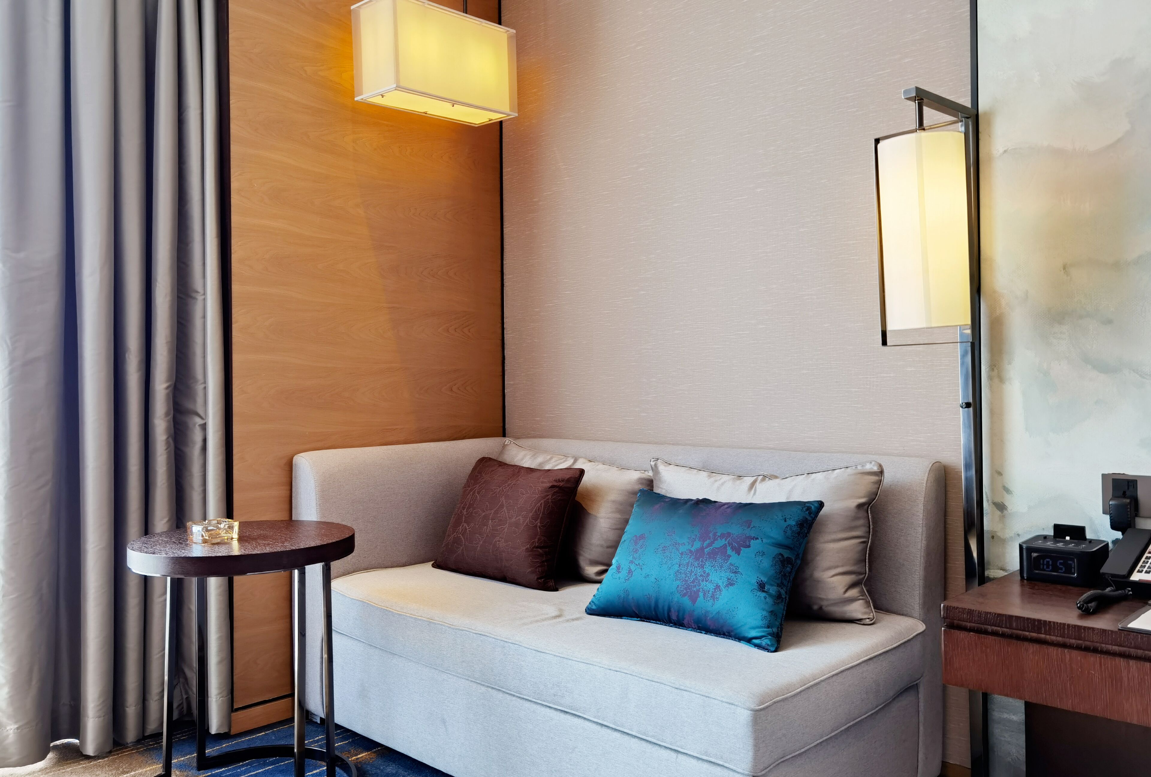 Standard Room, 1 King Bed, Club Lounge Access