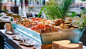 A buffet with seafood and a palm tree in the background. - Crowne Plaza Chengdu Wenjiang by IHG (Chengdu)