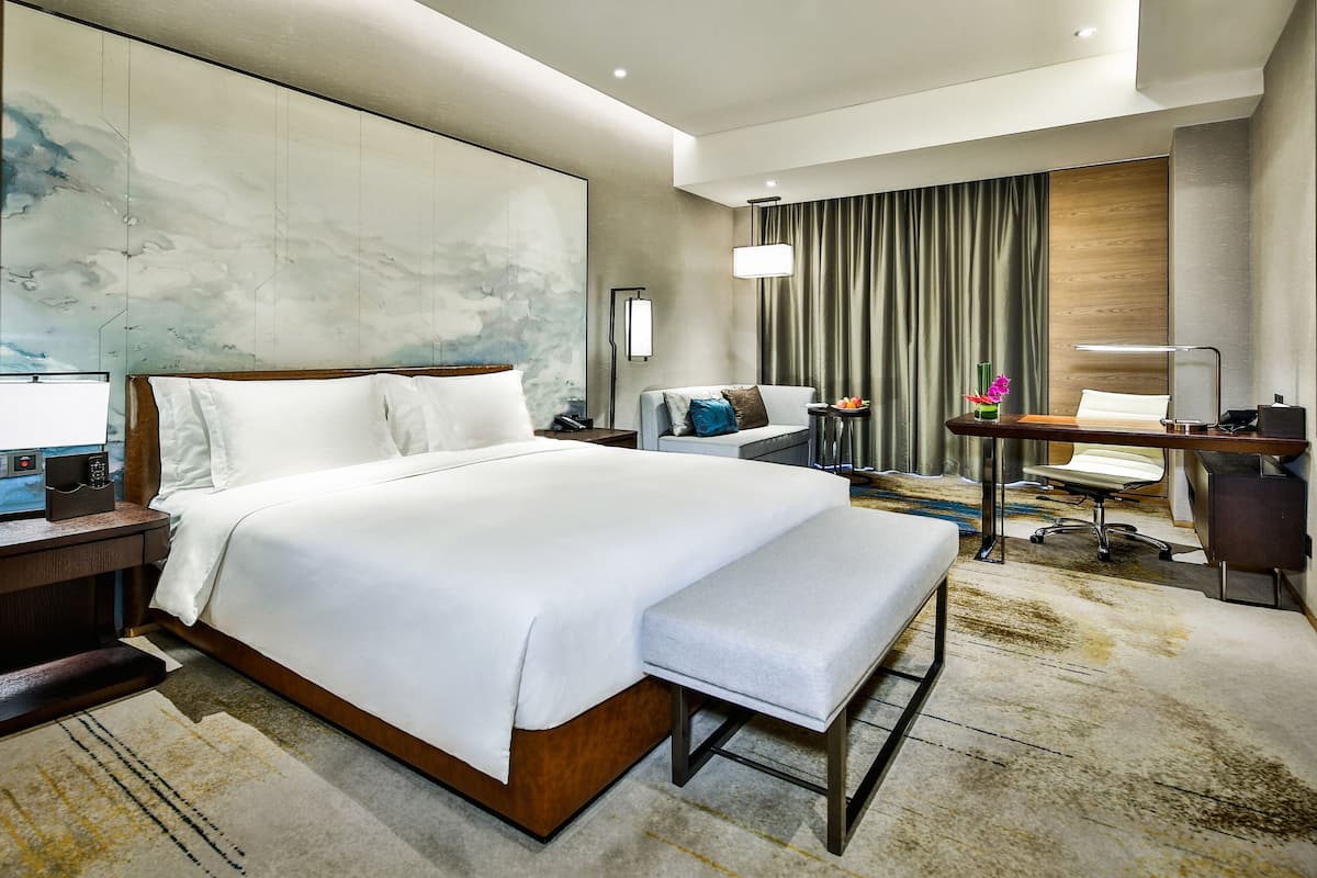 In-room safe, desk, laptop workspace, soundproofing