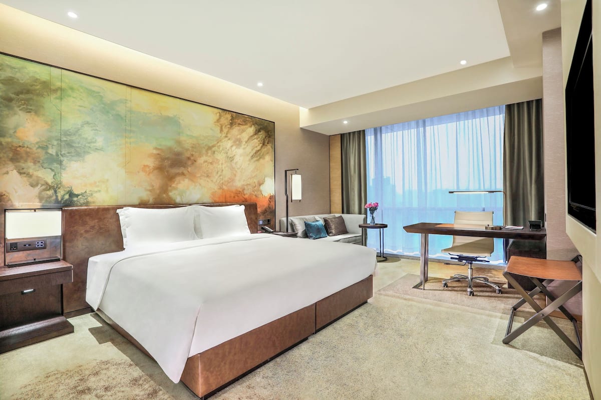 Standard Room | In-room safe, desk, laptop workspace, soundproofing