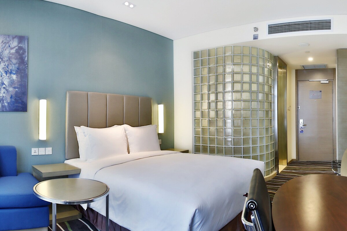 Minibar, in-room safe, desk, blackout drapes