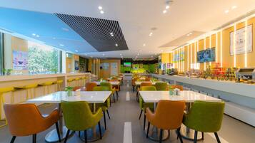 Petit déjeuner buffet compris