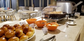 Buffet déjeuner gratuit