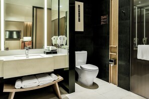 Dusche, Hydromassagedusche, kostenlose Toilettenartikel, Haartrockner