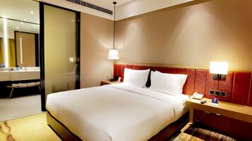 Desk, laptop workspace, soundproofing, free WiFi