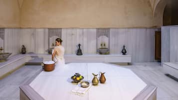 Espace de soins pour les couples, sauna, bain Ă remous, hammam, hammam