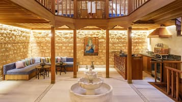 Couples treatment rooms, sauna, hot tub, steam room, Turkish bath