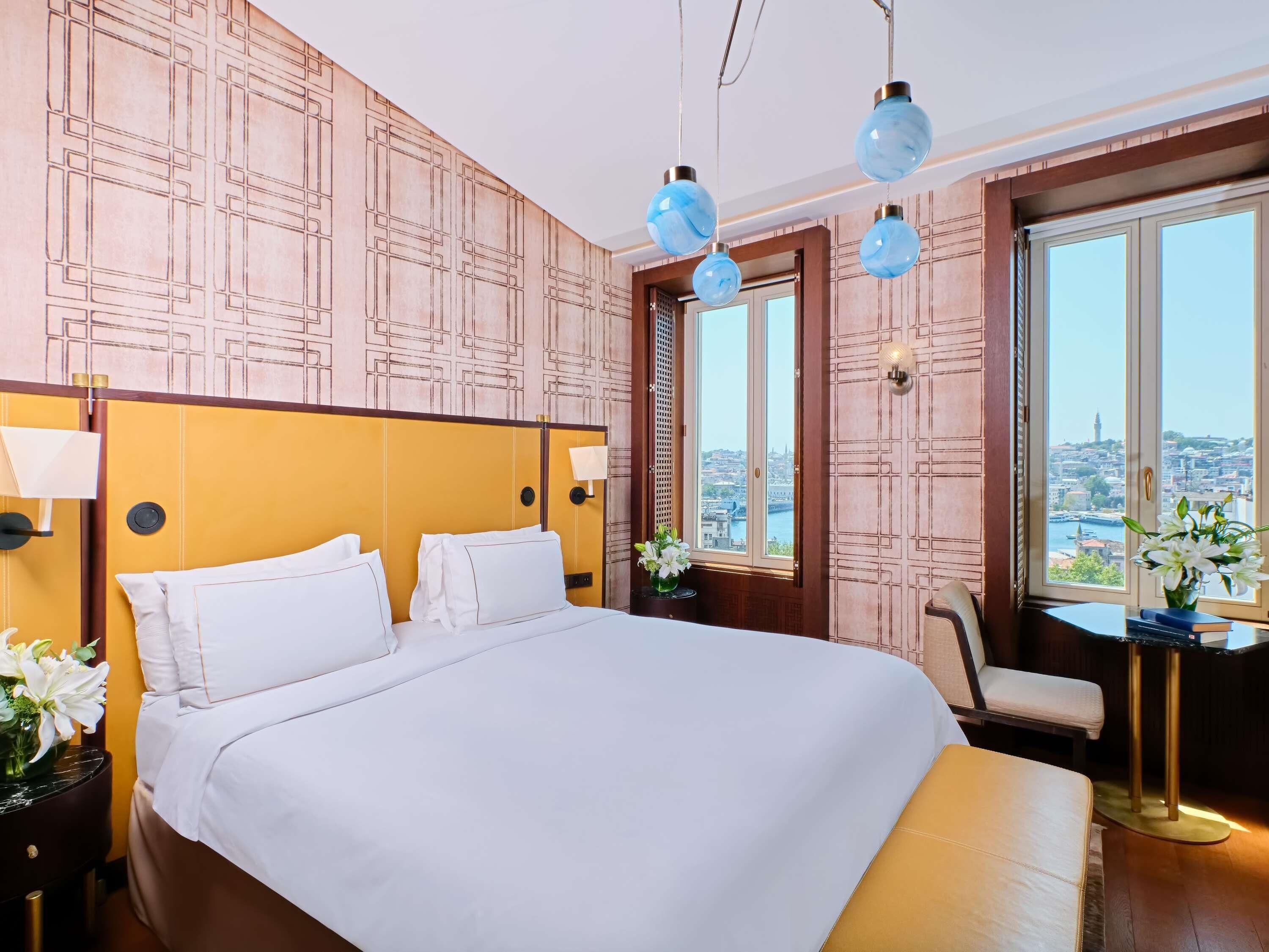 Junior Suite with view Room, Kingsize | เครื่องนอนระดับพรีเมียม, ตู้นิรภัยในห้องพัก