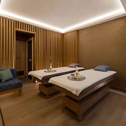 Couples treatment room(s), sauna, hot tub, steam room