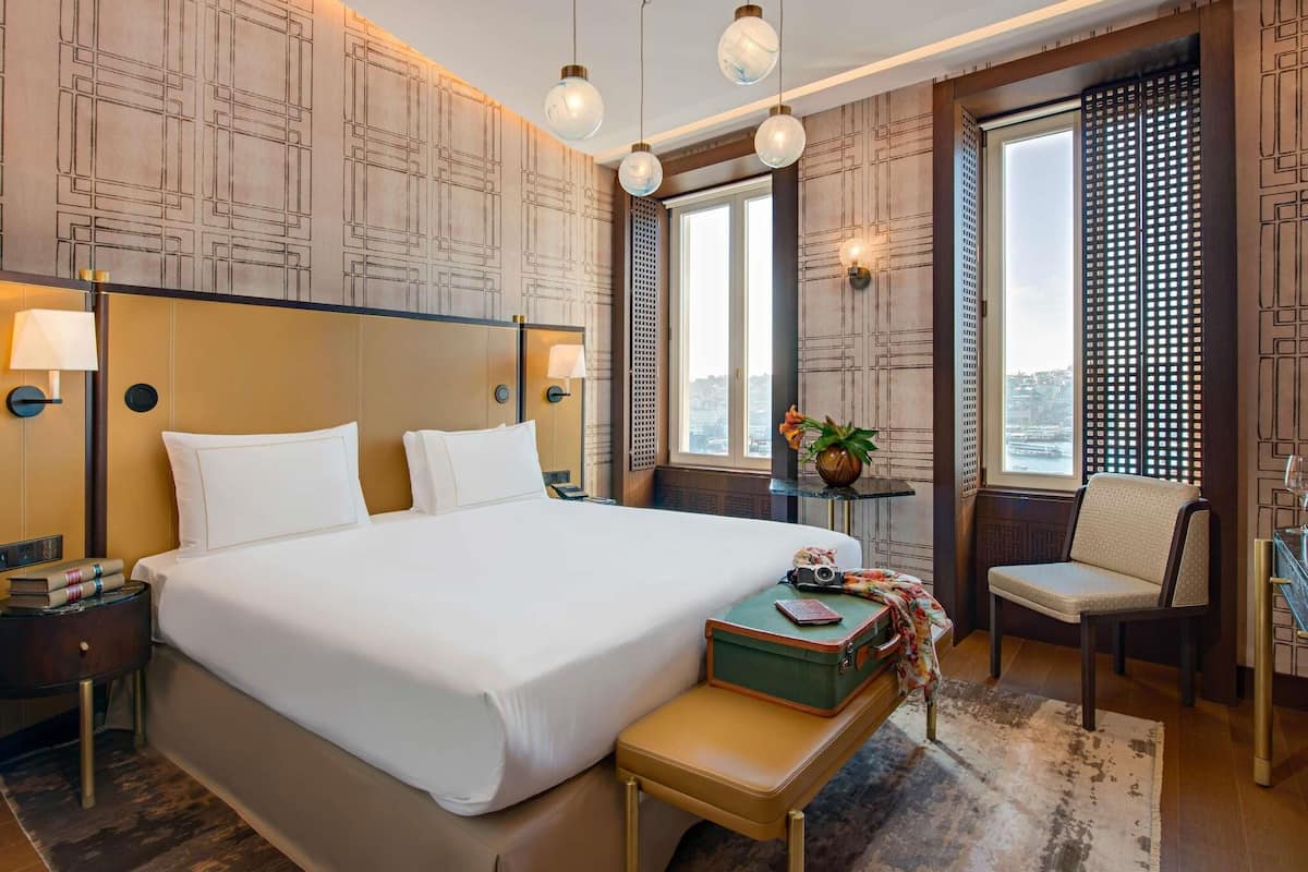 Superior Golden Horn View Room, Kingsize | Hochwertige Bettwaren, Zimmersafe, individuell dekoriert, Schreibtisch