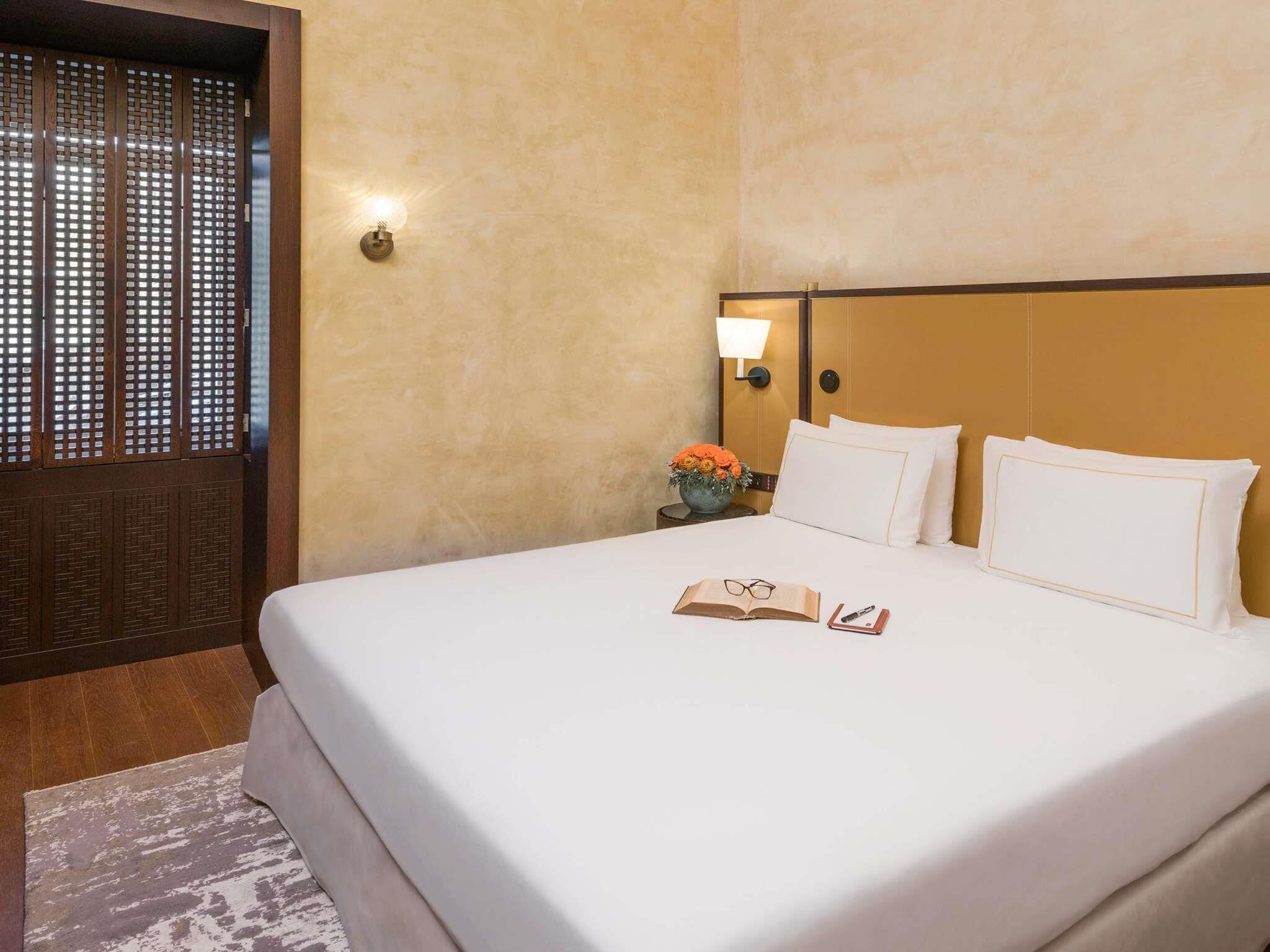 Classic Room (Kingsize) | Premium bedding, in-room safe, individually decorated, desk