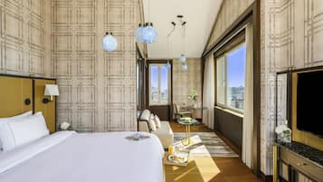 Junior Suite with view Room, Kingsize | 高档床上用品、客房内保险箱、特色装修、办公桌