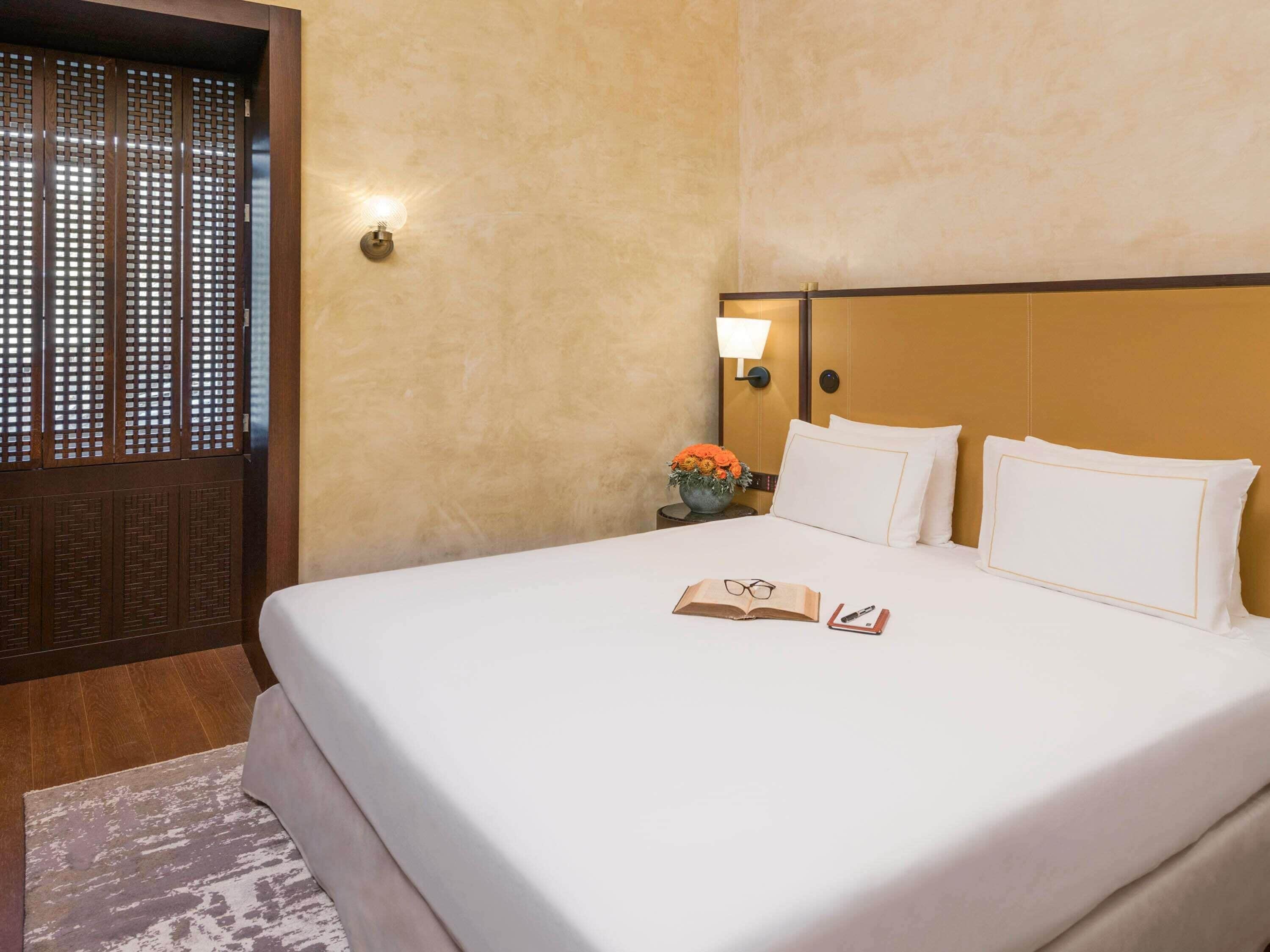 ห้องคลาสสิก (Kingsize) | เครื่องนอนระดับพรีเมียม, ตู้นิรภัยในห้องพัก