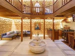 Salas de tratamiento para parejas, sauna y tina de hidromasaje