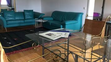 Apartment | Essbereich im Zimmer