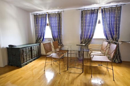 Apartment | Living area | Flat-screen TV