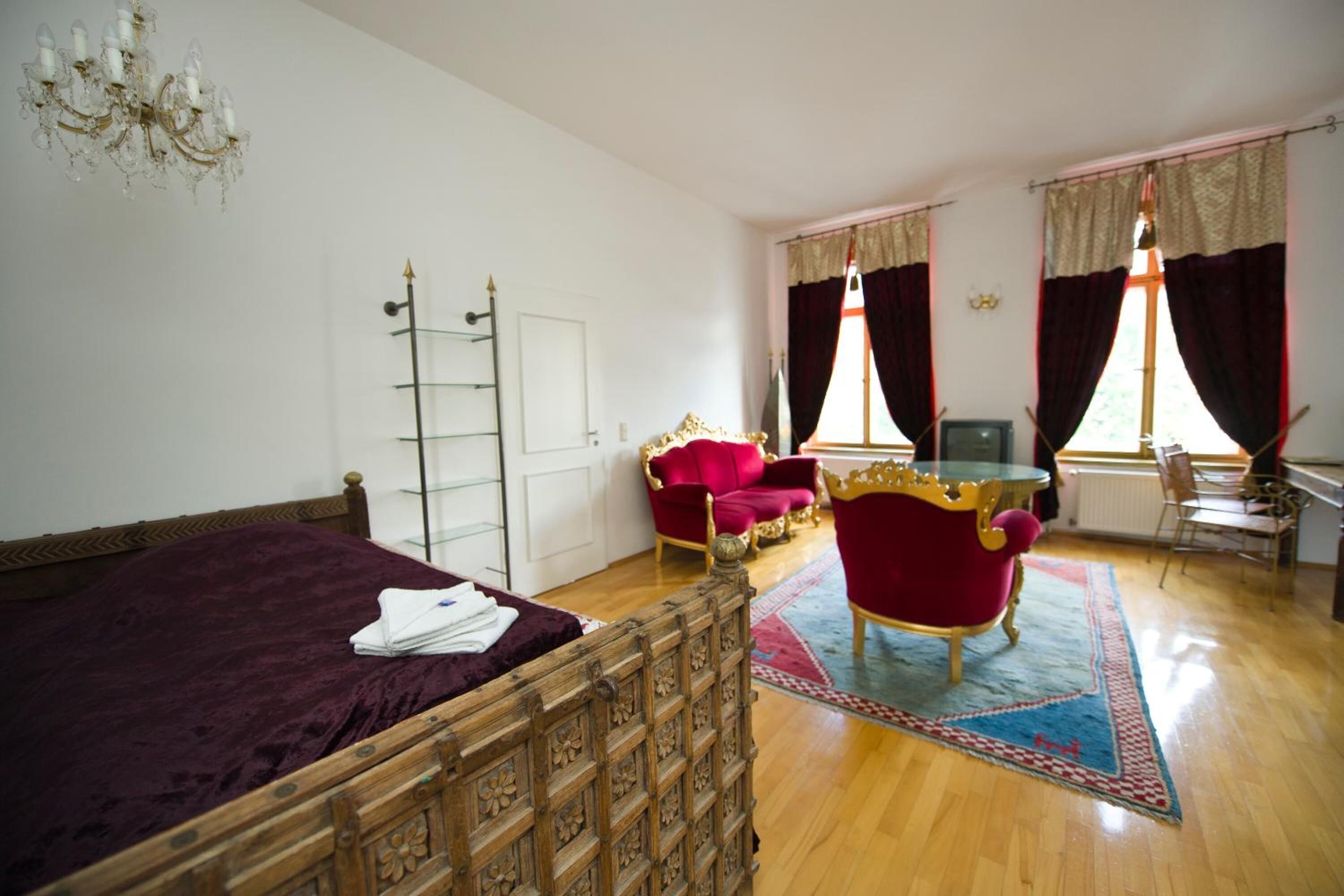 minibar, individually decorated, individually furnished, desk