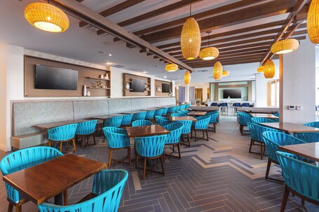 Holiday Inn Express Suites Orlando at SeaWorld, an IHG Hotel - Image 29