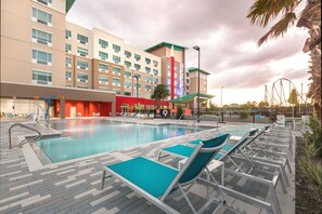 Outdoor pool - Holiday Inn Express & Suites Orlando at SeaWorld by IHG (Orlando)