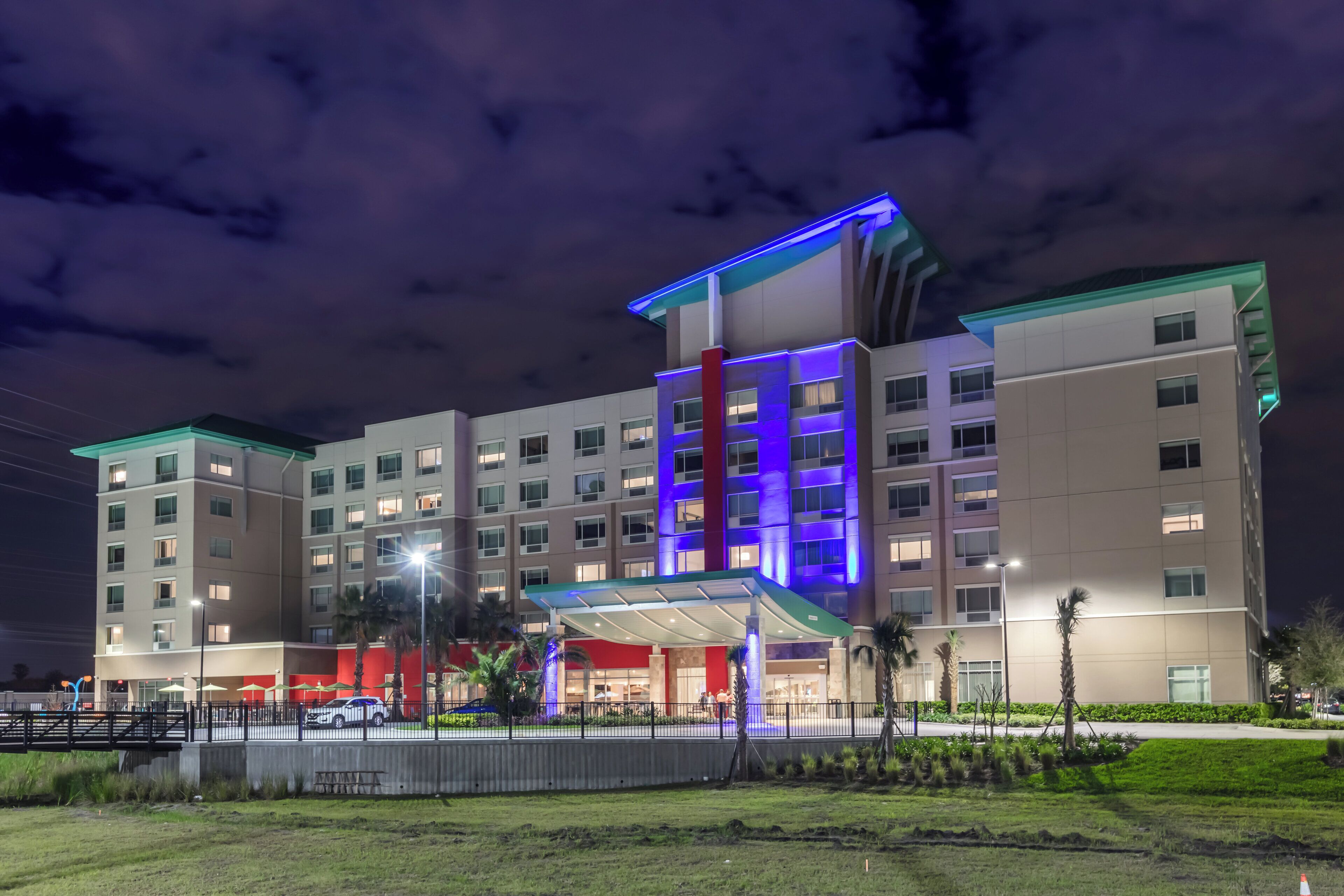 Photo - Holiday Inn Express & Suites Orlando at SeaWorld by IHG
