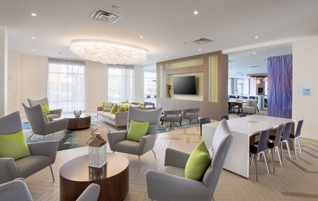 Holiday Inn Express Suites Orlando at SeaWorld, an IHG Hotel - Image 28