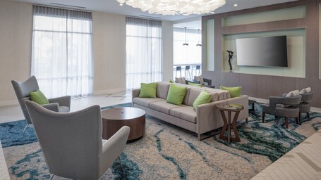 Holiday Inn Express Suites Orlando at SeaWorld, an IHG Hotel - Image 43
