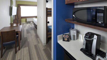 Holiday Inn Express Suites Orlando at SeaWorld, an IHG Hotel - Image 47