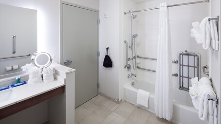 Holiday Inn Express Suites Orlando at SeaWorld, an IHG Hotel - Image 46