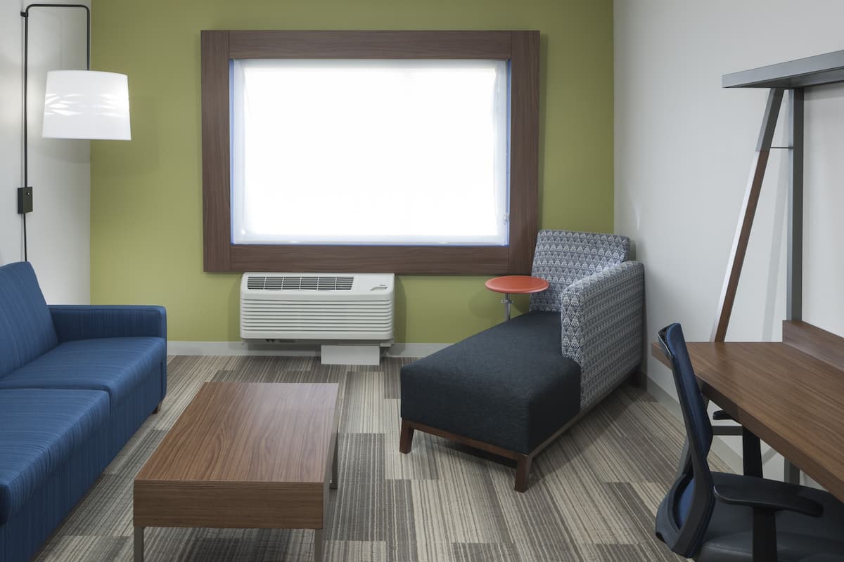 Suite, 1 Katil Raja (King) | Meja, langsir/tirai gelap terus, seterika/papan seterika