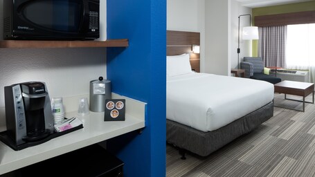 Holiday Inn Express Suites Orlando at SeaWorld, an IHG Hotel - Image 55