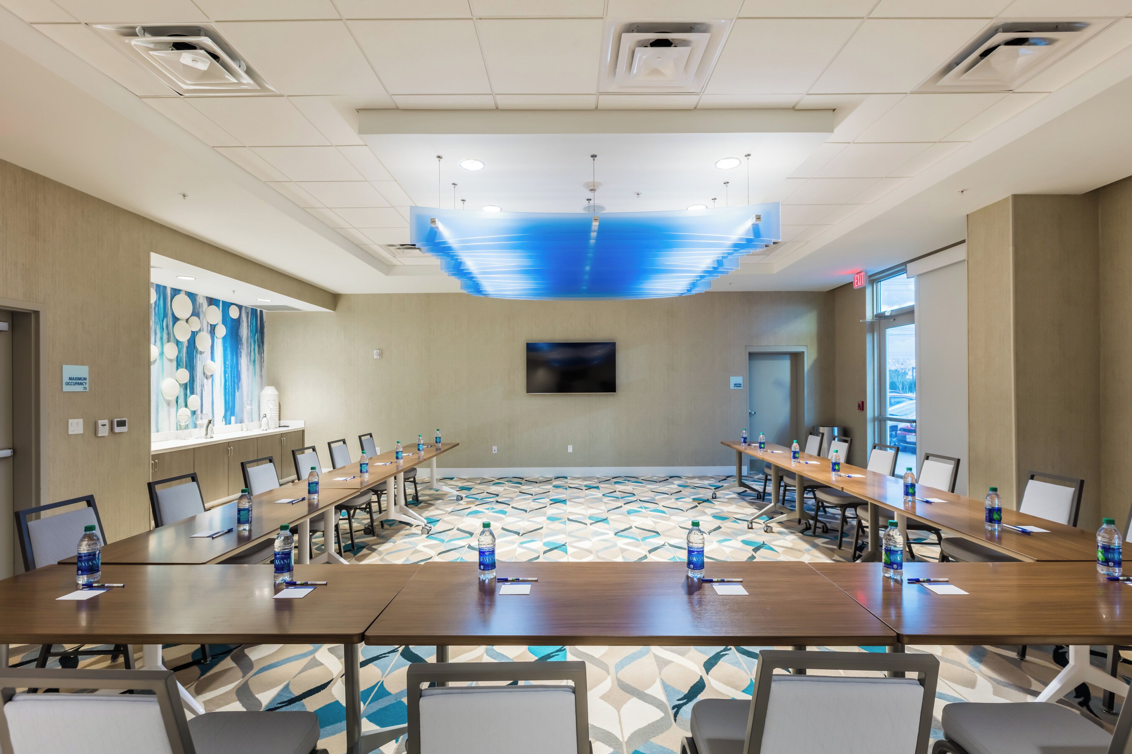 Photo - Holiday Inn Express & Suites Orlando at SeaWorld by IHG