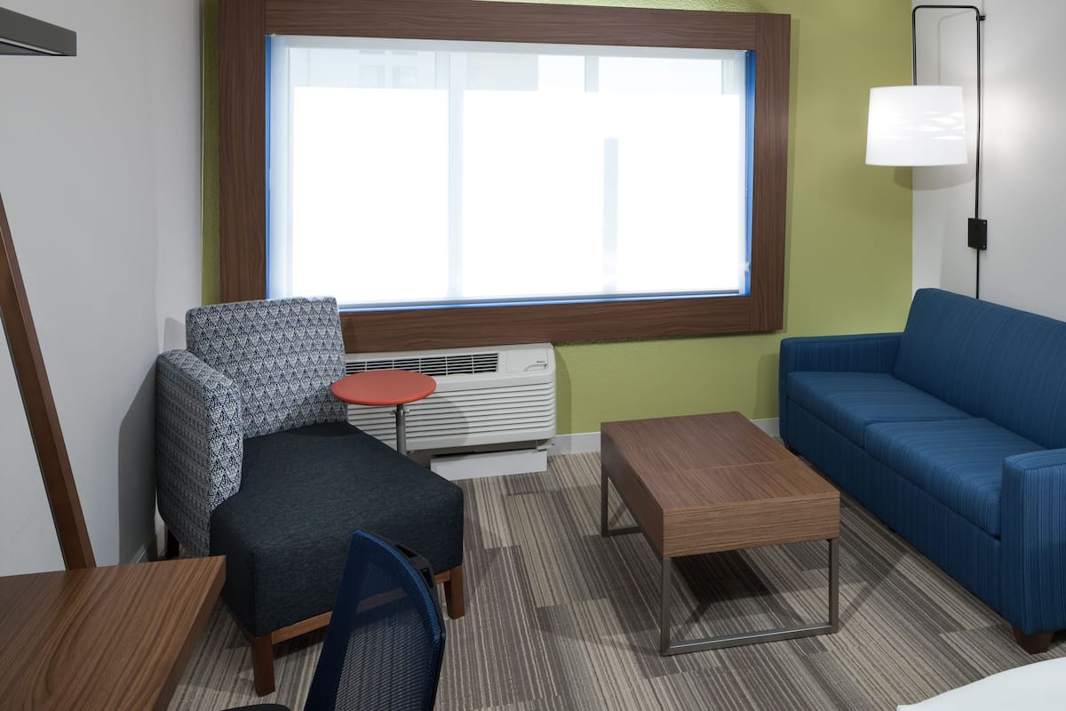 Suite, 1 Bedroom | Meja, langsir/tirai gelap terus, seterika/papan seterika