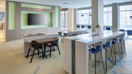 Exterior. Holiday Inn Express & Suites Orlando at SeaWorld by IHG