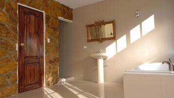 Shower, free toiletries, towels