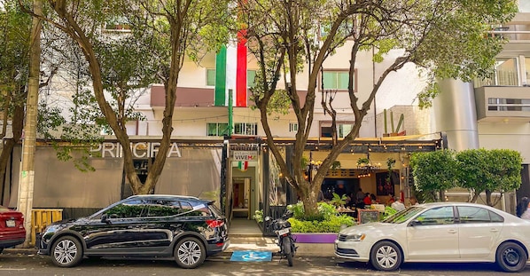 Front of property - Hotel Estancias VIVE MX wtc CDMX, Trademark by Wyndham (Mexico City)