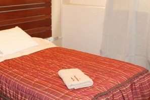 Caja de seguridad en la habitación y escritorio 