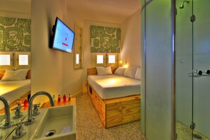 Minibar, in-room safe, blackout curtains, soundproofing - Belga Hotel (Rio de Janeiro)