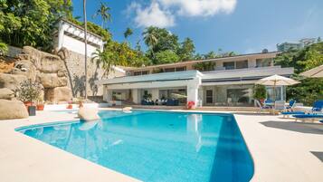 Outdoor pool, pool umbrellas, sun loungers