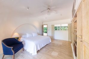 Villa de lujo, 5 habitaciones, vista parcial al océano | 5 habitaciones, escritorio y espacio para trabajar con laptop
