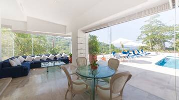 Villa de lujo, 5 habitaciones, vista parcial al océano | Vista desde la habitación