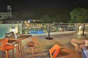 Bar (on property) - Coron Soleil Express Hotel (Coron)