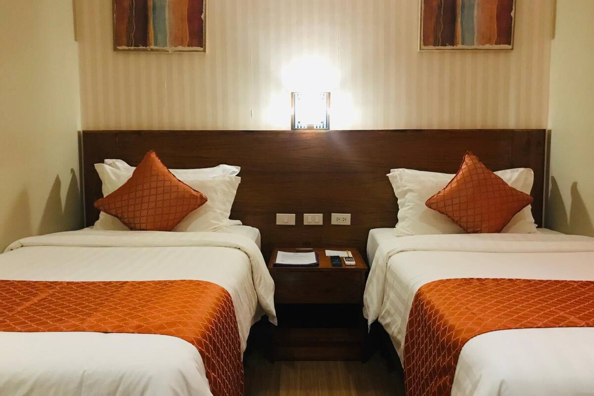 desk, free wifi, bed sheets, wheelchair access