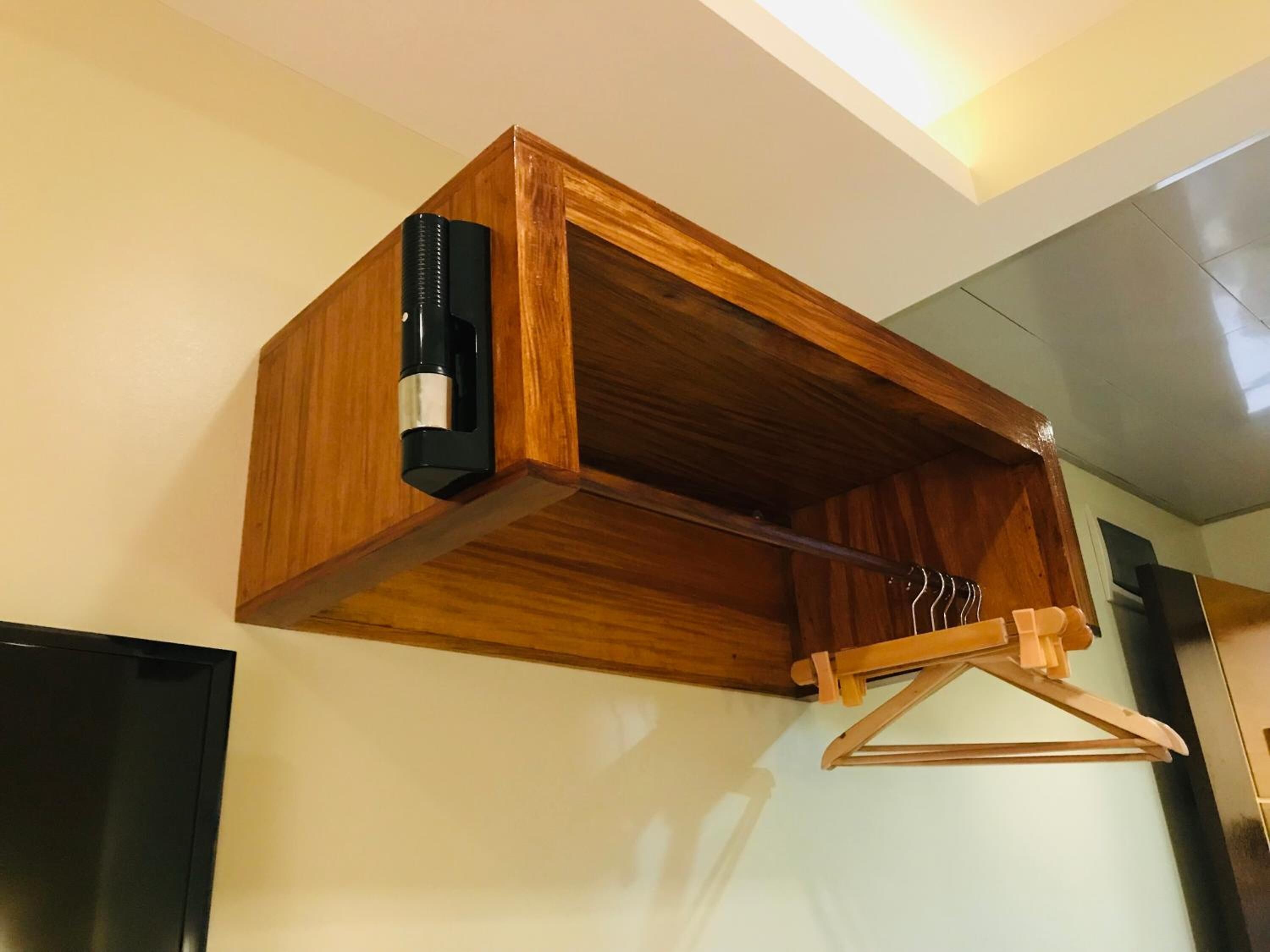 desk, free wifi, bed sheets, wheelchair access