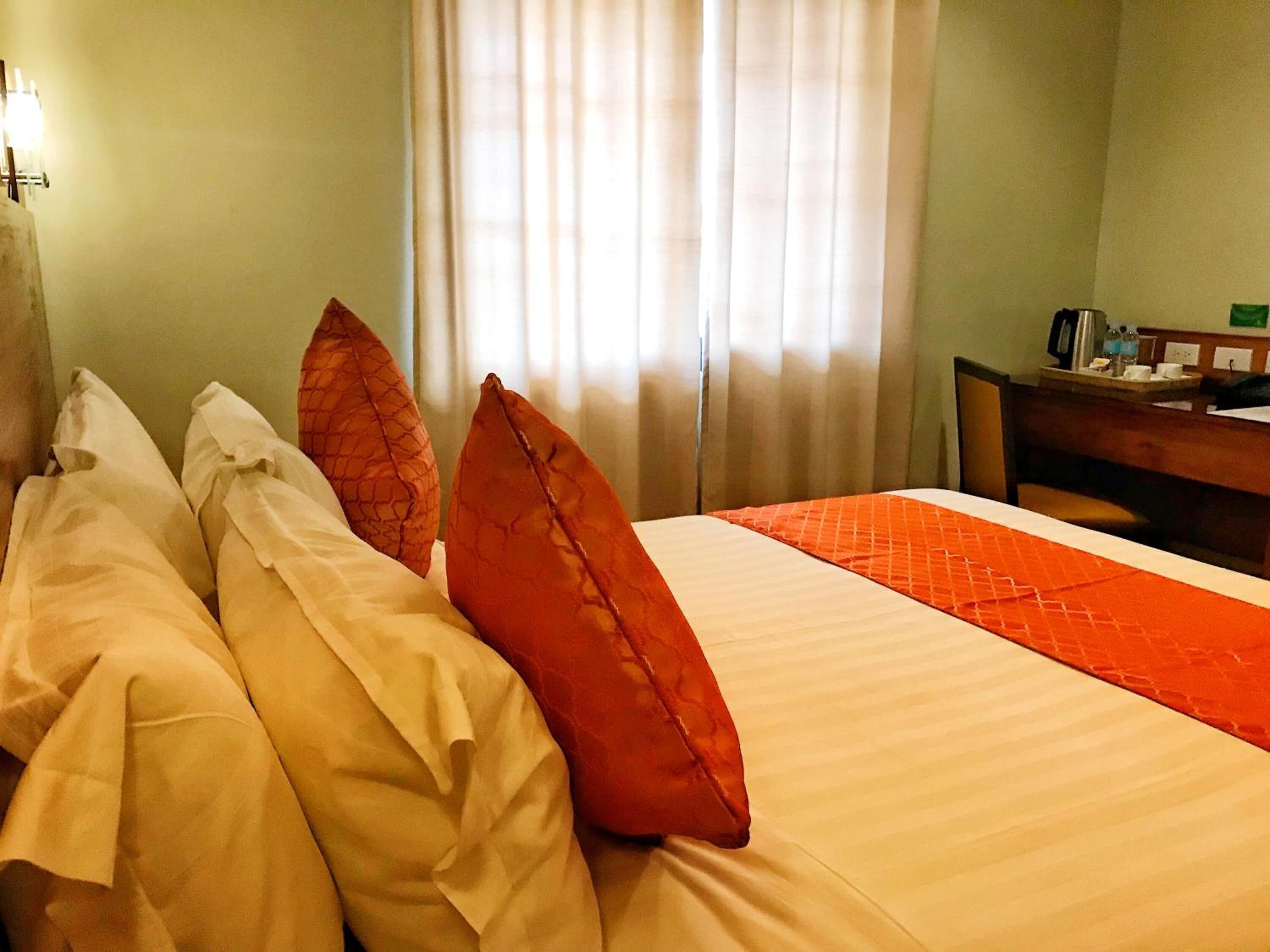 desk, free wifi, bed sheets, wheelchair access