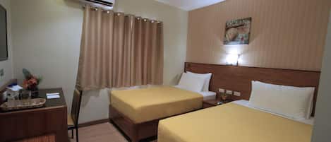 Quarto duplo standard (Annex Building) | Escrivaninha, Wi-Fi de cortesia, roupa de cama